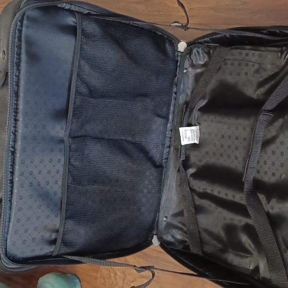 Foray Rolling Laptop/Computer/Pilot/Flight Travel Bag. Multiple Partitions - Picture 12 of 16